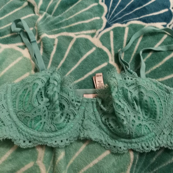 VS bralette bundle 32C - Picture 7 of 8